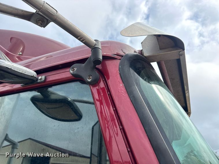 image for item DW3381 2007 International 9900ix Semi Truck