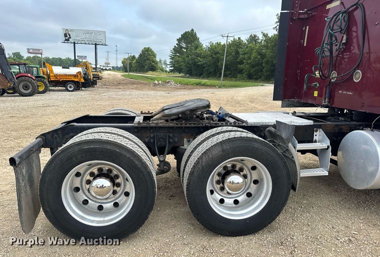 image for item DW3381 2007 International 9900ix Semi Truck