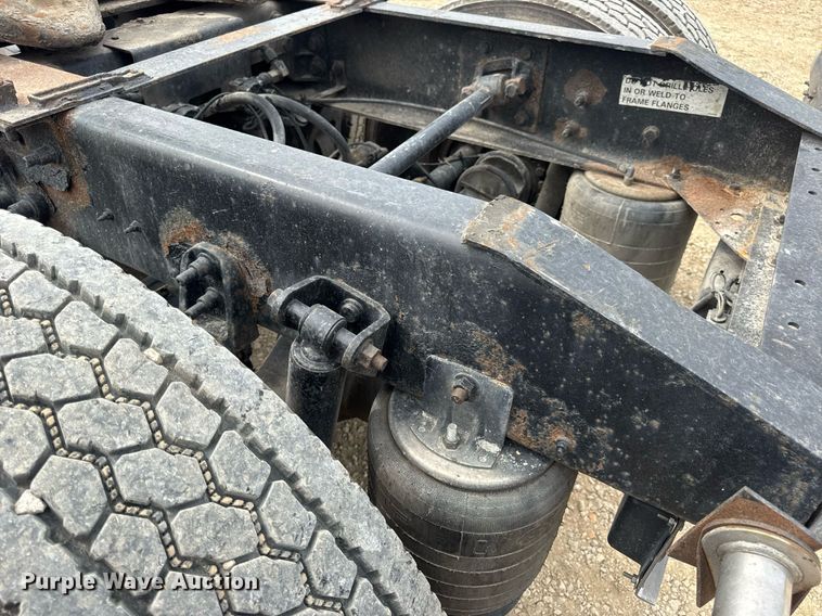 image for item DW3381 2007 International 9900ix Semi Truck