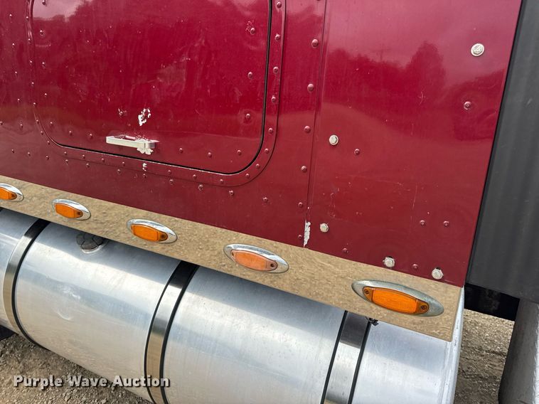 image for item DW3381 2007 International 9900ix Semi Truck