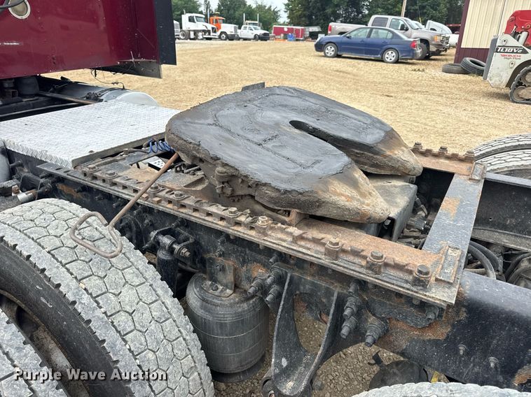 image for item DW3381 2007 International 9900ix Semi Truck