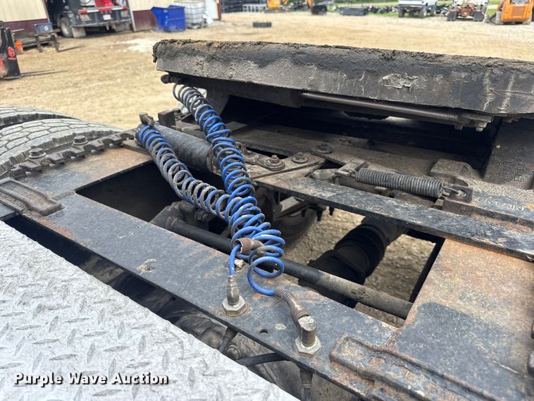 image for item DW3381 2007 International 9900ix Semi Truck