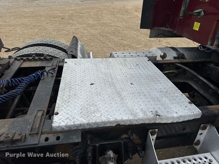 image for item DW3381 2007 International 9900ix Semi Truck