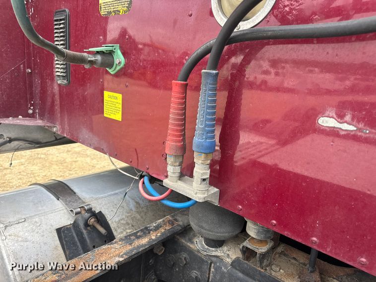 image for item DW3381 2007 International 9900ix Semi Truck