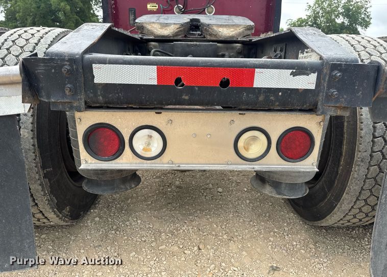 image for item DW3381 2007 International 9900ix Semi Truck