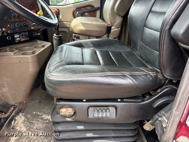 image for item DW3381 2007 International 9900ix Semi Truck