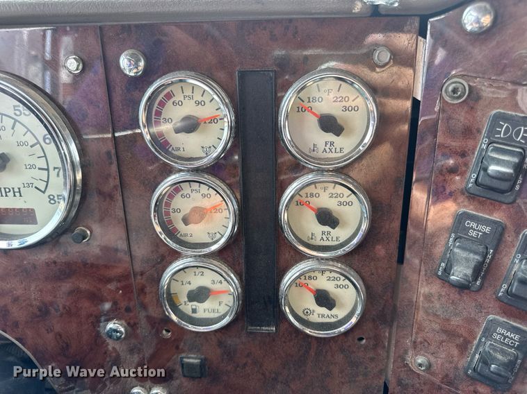 image for item DW3381 2007 International 9900ix Semi Truck