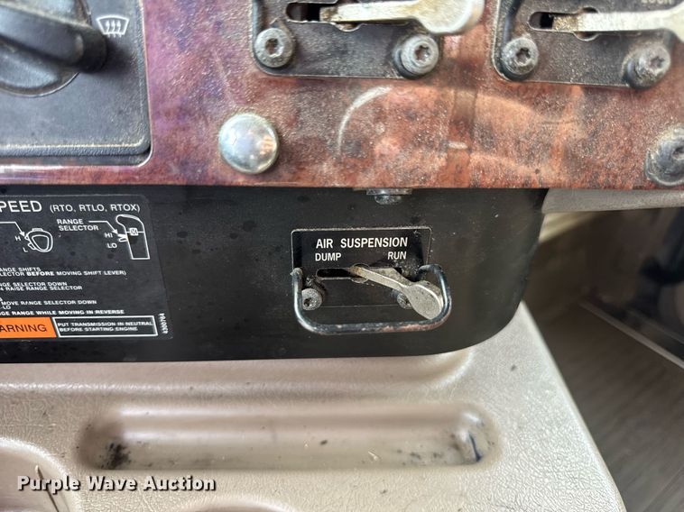 image for item DW3381 2007 International 9900ix Semi Truck