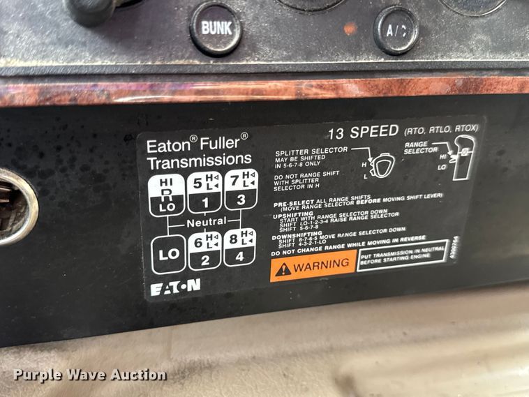 image for item DW3381 2007 International 9900ix Semi Truck