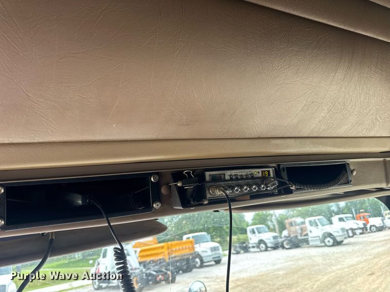 image for item DW3381 2007 International 9900ix Semi Truck