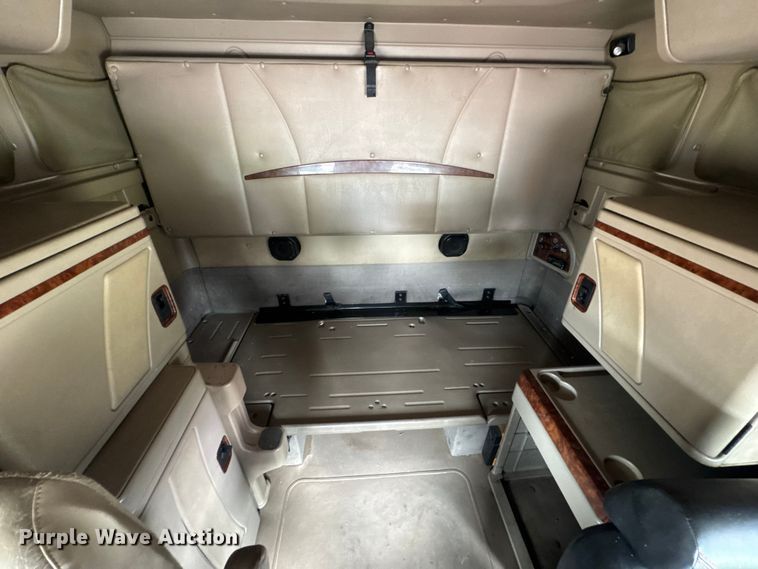 image for item DW3381 2007 International 9900ix Semi Truck