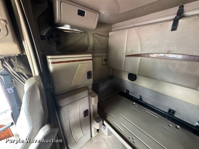 image for item DW3381 2007 International 9900ix Semi Truck