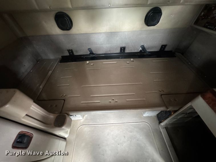 image for item DW3381 2007 International 9900ix Semi Truck