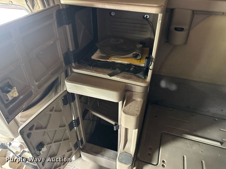 image for item DW3381 2007 International 9900ix Semi Truck