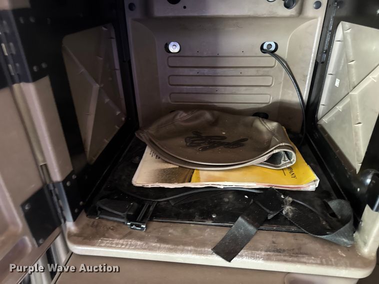 image for item DW3381 2007 International 9900ix Semi Truck