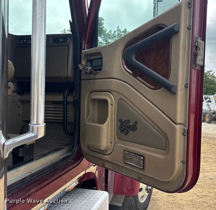 image for item DW3381 2007 International 9900ix Semi Truck