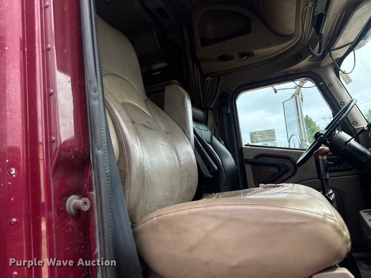 image for item DW3381 2007 International 9900ix Semi Truck