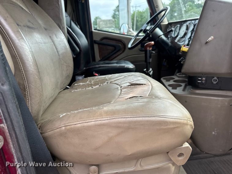 image for item DW3381 2007 International 9900ix Semi Truck