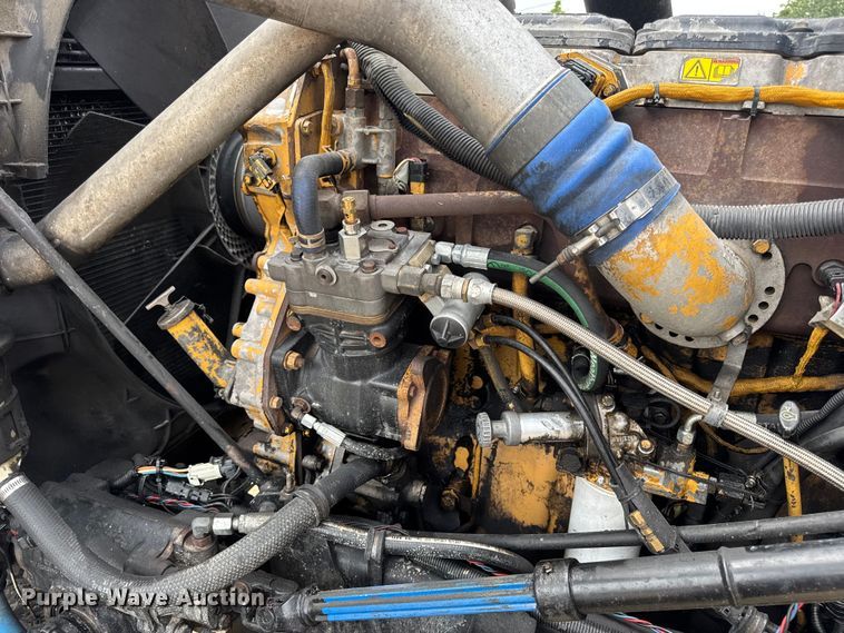 image for item DW3381 2007 International 9900ix Semi Truck