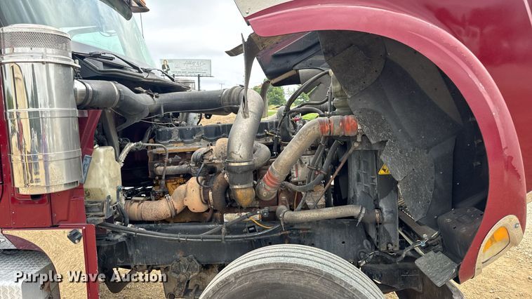 image for item DW3381 2007 International 9900ix Semi Truck