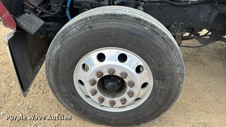 image for item DW3381 2007 International 9900ix Semi Truck