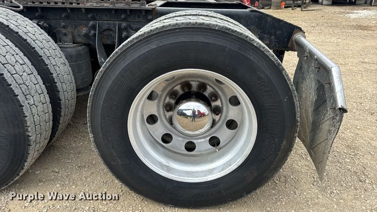 image for item DW3381 2007 International 9900ix Semi Truck