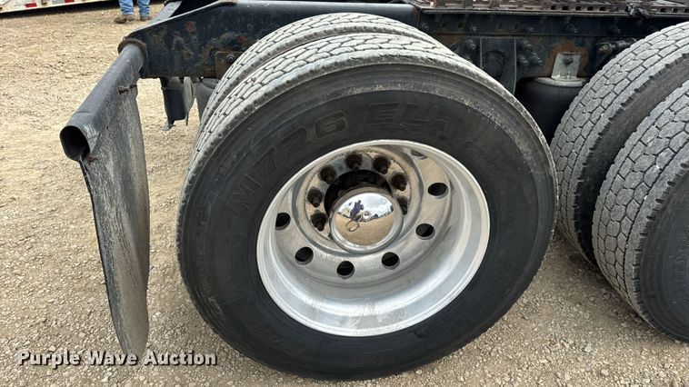 image for item DW3381 2007 International 9900ix Semi Truck