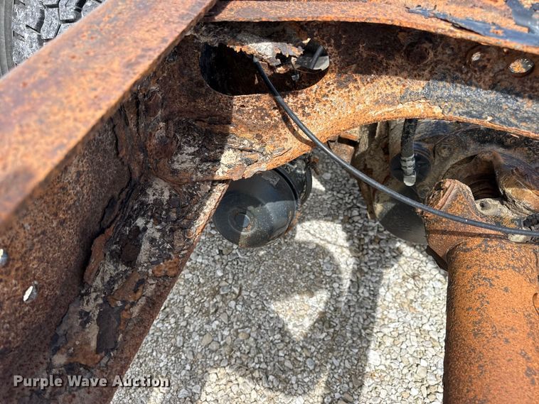 image for item DW6554 2001 International  9100i truck cab and chassis