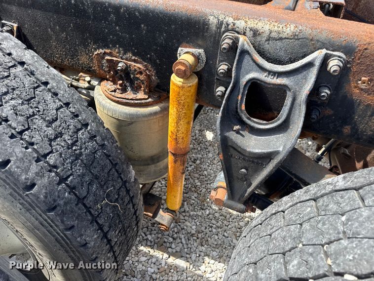 image for item DW6554 2001 International  9100i truck cab and chassis