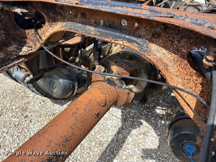 image for item DW6554 2001 International  9100i truck cab and chassis