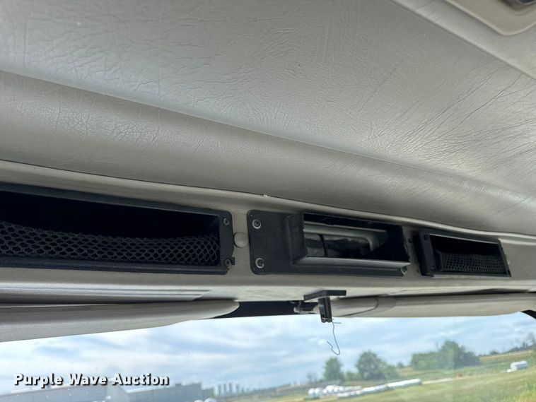 image for item DW6554 2001 International  9100i truck cab and chassis