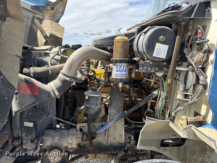 image for item DW6554 2001 International  9100i truck cab and chassis