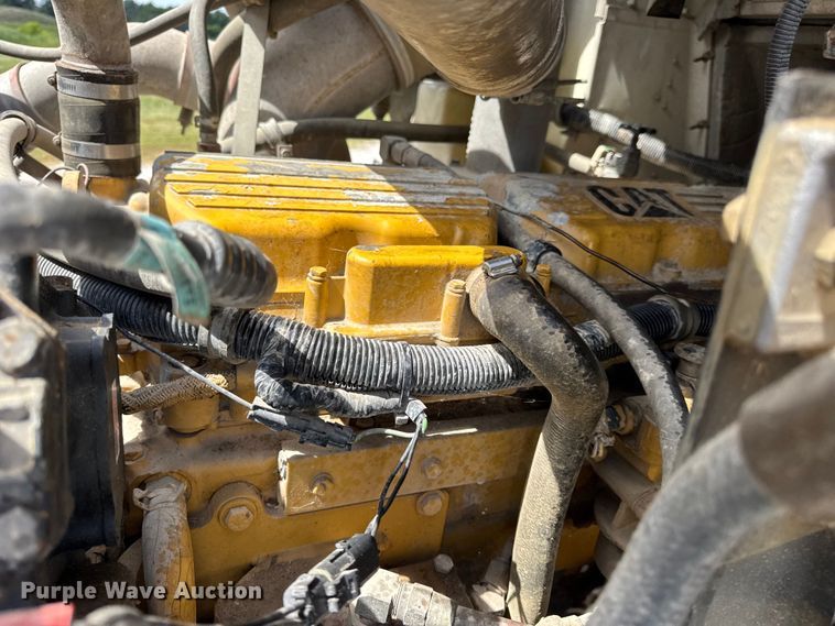 image for item DW6554 2001 International  9100i truck cab and chassis