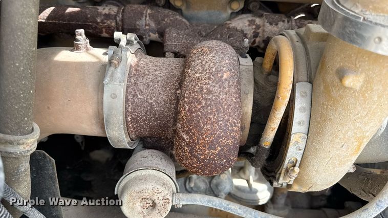 image for item DW6554 2001 International  9100i truck cab and chassis