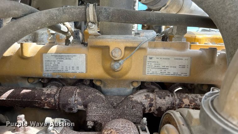 image for item DW6554 2001 International  9100i truck cab and chassis