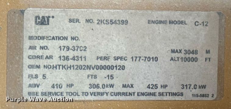 image for item DW6554 2001 International  9100i truck cab and chassis