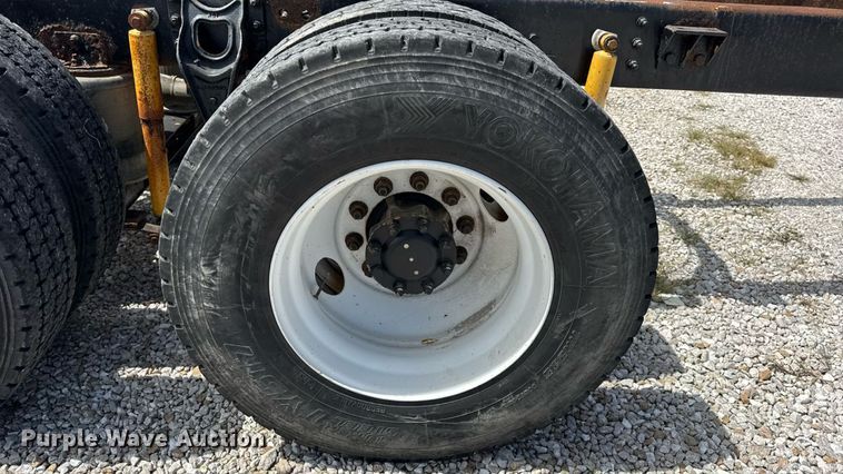 image for item DW6554 2001 International  9100i truck cab and chassis