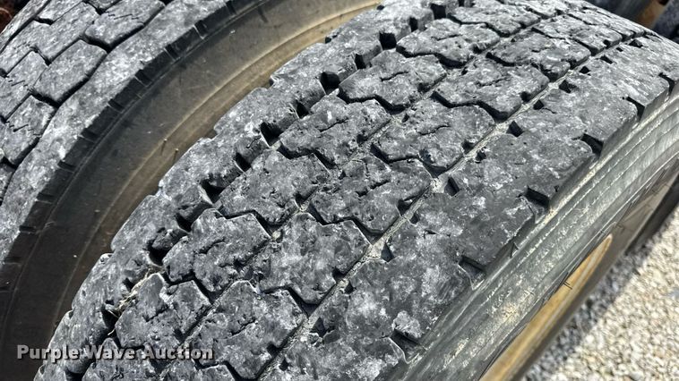 image for item DW6554 2001 International  9100i truck cab and chassis