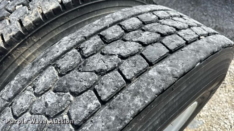 image for item DW6554 2001 International  9100i truck cab and chassis