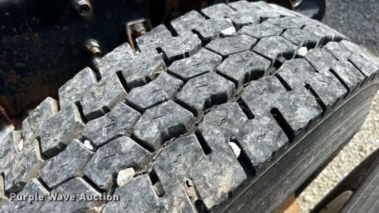 image for item DW6554 2001 International  9100i truck cab and chassis