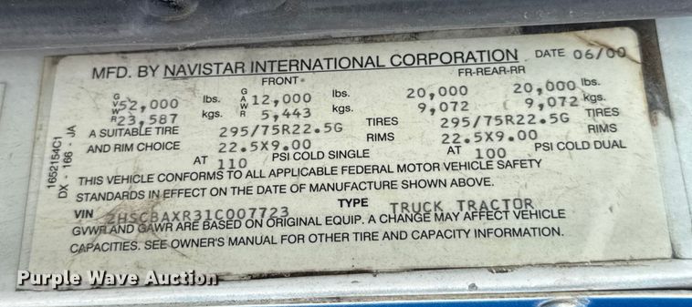 image for item DW6554 2001 International  9100i truck cab and chassis