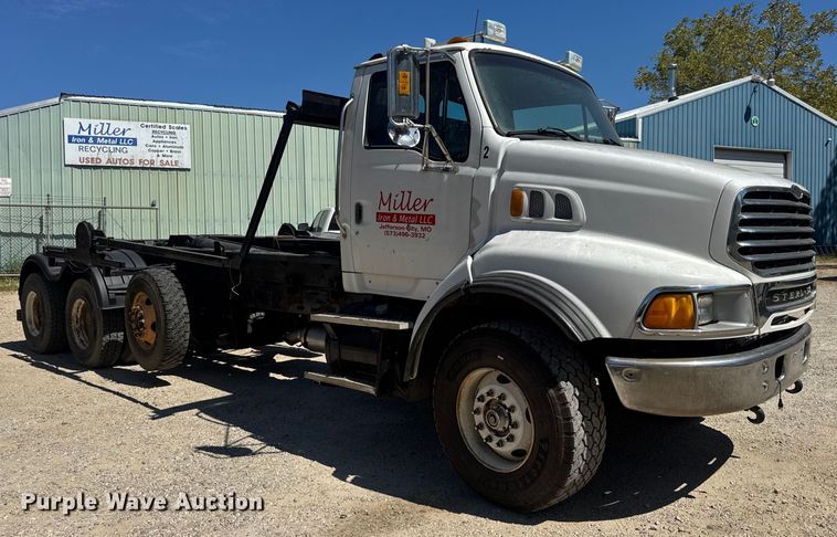 image for item DW6573 2005 Sterling hook lift truck