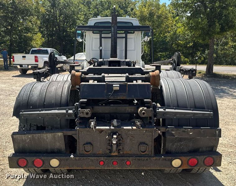 image for item DW6573 2005 Sterling hook lift truck