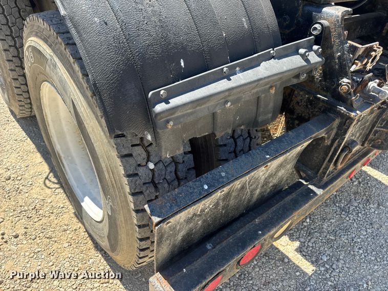 image for item DW6573 2005 Sterling hook lift truck