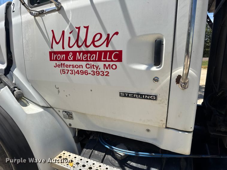 image for item DW6573 2005 Sterling hook lift truck