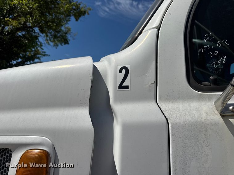 image for item DW6573 2005 Sterling hook lift truck