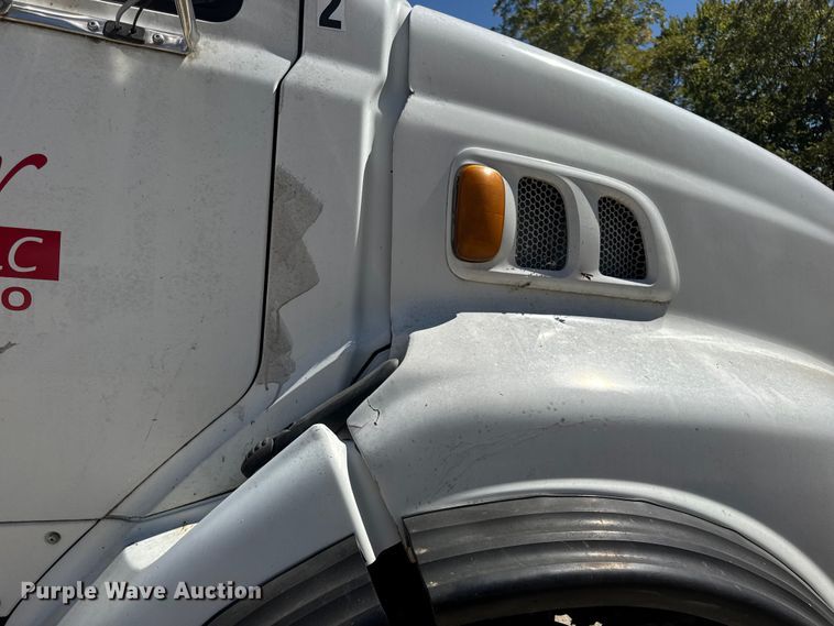 image for item DW6573 2005 Sterling hook lift truck