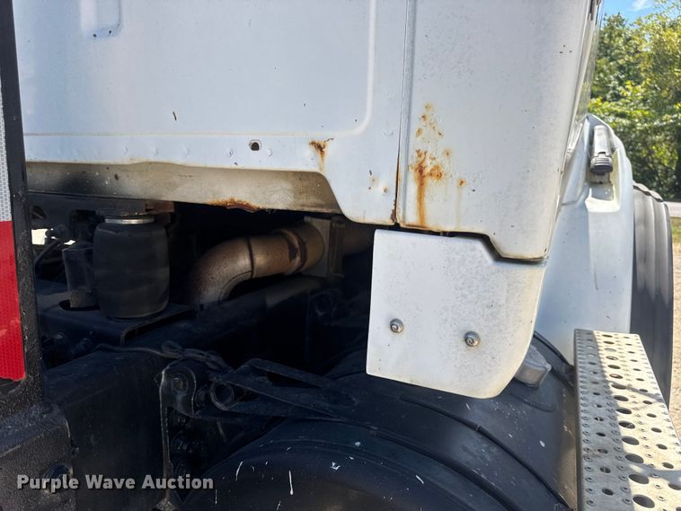 image for item DW6573 2005 Sterling hook lift truck