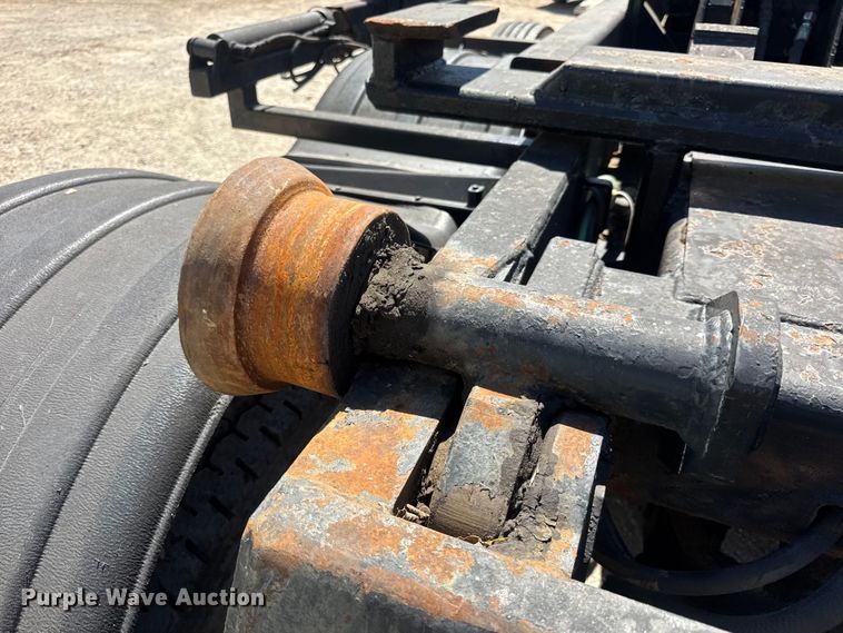 image for item DW6573 2005 Sterling hook lift truck