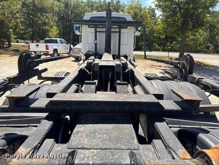 image for item DW6573 2005 Sterling hook lift truck